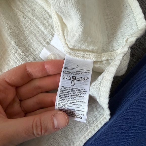 NWT GAP Puff Sleeve Smocked Top Off White / Cream - Picture 3 of 4